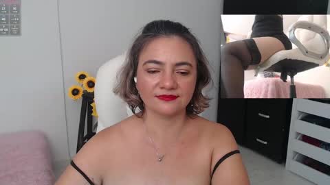 Snapshot of ana_hotmilfx chatting on 12.02.24 ANA online show from 12.02.24