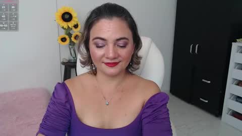 Snapshot of ana_hotmilfx chatting on 12.19.24 ANA online show from 12.19.24