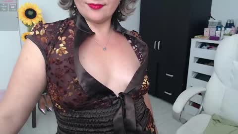 Snapshot of ana_hotmilfx chatting on 12.22.24 ANA online show from 12.22.24