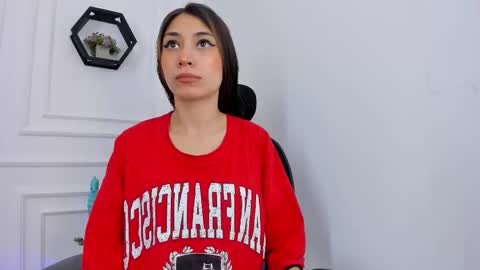 Snapshot of ana_muller19 chatting on 11.06.25 Ana online show from 11.06.25