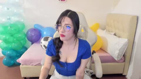 Im anna but you can call me as you want online show from 07.16.26
