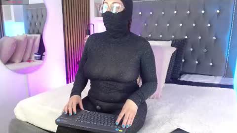 Snapshot of anaa_moon chatting on 06.24.26 Ana Moon online show from 06.24.26