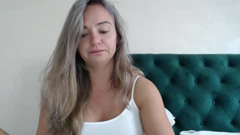 Snapshot of anabeatrice29 chatting on 10.20.25 Ana online show from 10.20.25