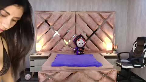 Snapshot of anabell_brown chatting on 10.14.25 HI I AM ANABELL online show from 10.14.25
