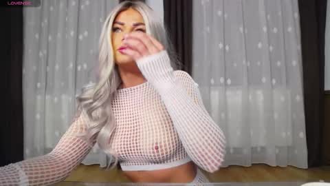 Snapshot of anabelle0904 chatting on 10.27.25 Ana online show from 10.27.25