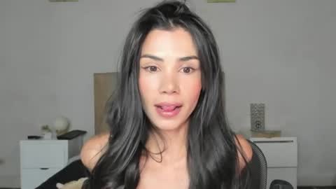 Snapshot of anahenao chatting on 07.25.26 Ana Henao or Annie... Follow me ahenaocb Insta X online show from 07.25.26