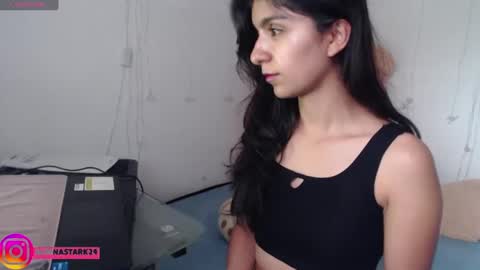 Anahi Browns online show from 02.11.25