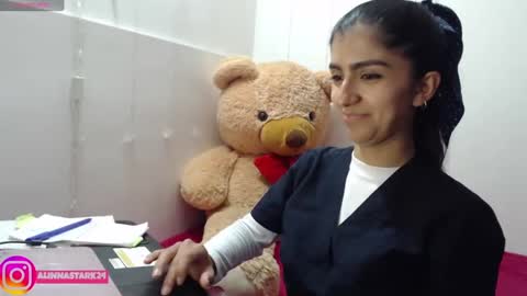 Anahi Browns online show from 10.10.25