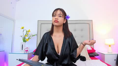 Snapshot of anahirivera chatting on 02.05.25 Anahi Rivera online show from 02.05.25