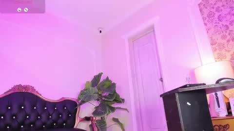 Snapshot of anahisbennett chatting on 11.15.25 Anahis online show from 11.15.25