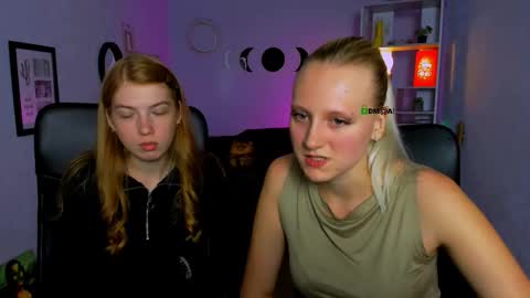 Snapshot of anais_boom chatting on 09.12.25 Anais online show from 09.12.25
