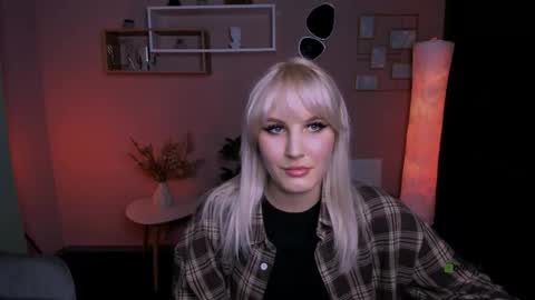 Snapshot of anais_boom chatting on 10.23.25 Anais online show from 10.23.25