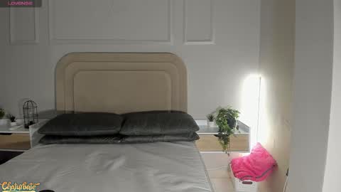 anamonroee online show from 10.13.25