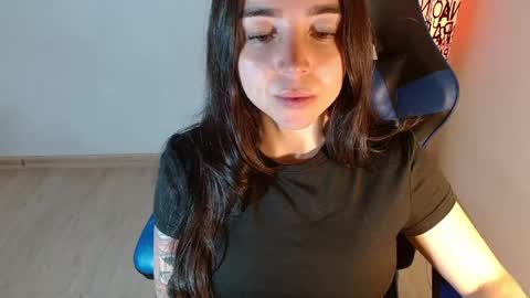 Snapshot of anarosse__ chatting on 05.29.26 ana 3 online show from 05.29.26