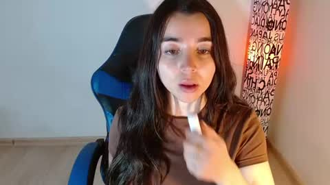 Snapshot of anarosse__ chatting on 06.18.26 ana 3 online show from 06.18.26