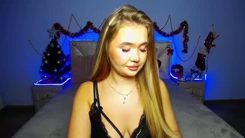 Snapshot of anastacyyellig chatting on 12.18.24 anastacyyellig online show from 12.18.24