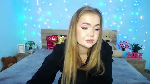 Snapshot of anastacyyellig chatting on 01.15.25 anastacyyellig online show from 01.15.25