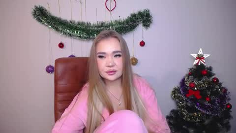 Snapshot of anastacyyellig chatting on 12.15.25 anastacyyellig online show from 12.15.25