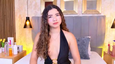 Mia online show from 12.16.25