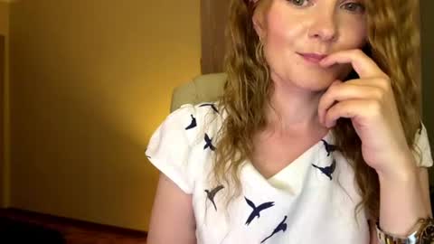 Snapshot of anavelle chatting on 06.12.26 Ana online show from 06.12.26