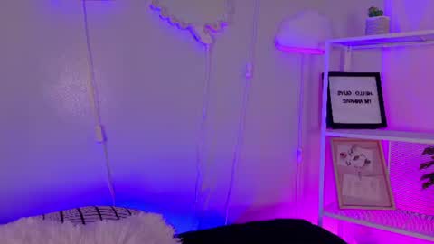 Snapshot of anavicc__ chatting on 06.17.26 Kendra online show from 06.17.26