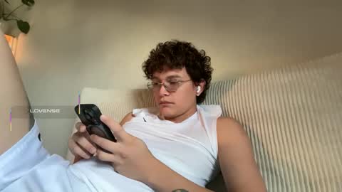 Snapshot of anddres_boss chatting on 09.27.25 Tell Me ANDRESS ----- online show from 09.27.25