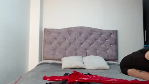 Snapshot of andrasla chatting on 09.13.25 Andras online show from 09.13.25