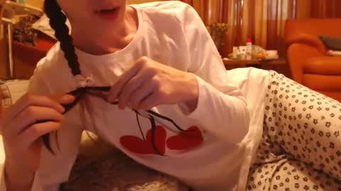 Snapshot of andrasweetie chatting on 06.12.26 Andra online show from 06.12.26