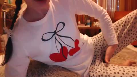 Snapshot of andrasweetie chatting on 06.13.26 Andra online show from 06.13.26