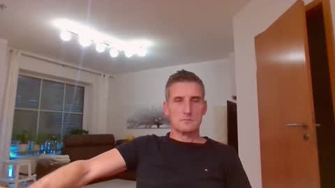 Name online show from 10.10.25