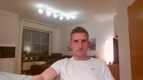 Name online show from 11.10.25