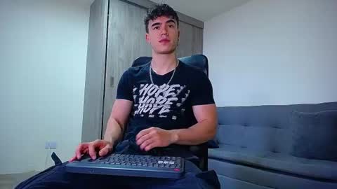 Snapshot of andre_parker chatting on 06.18.26 Andre Parker online show from 06.18.26