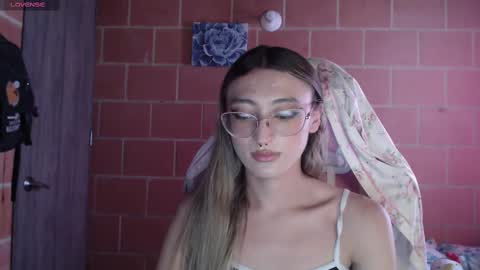 Snapshot of andrea_camila chatting on 10.14.25 Andrea  online show from 10.14.25