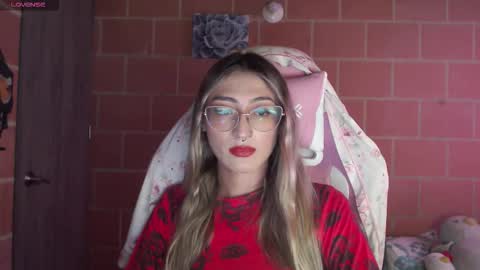 Snapshot of andrea_camila chatting on 10.30.25 Andrea  online show from 10.30.25