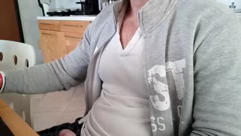 Snapshot of andrea_feetlover chatting on 11.03.25 andrea_feetlover online show from 11.03.25