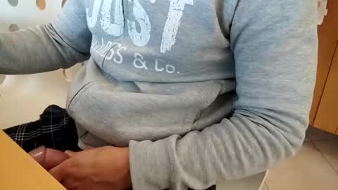 Snapshot of andrea_feetlover chatting on 11.06.25 andrea_feetlover online show from 11.06.25