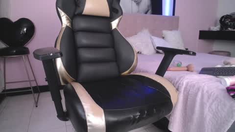 Snapshot of andrea_ramoss_ chatting on 12.15.24 Andrea Ramos online show from 12.15.24