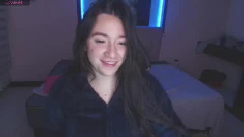 Snapshot of andrea_ramoss_ chatting on 03.07.25 Andrea Ramos online show from 03.07.25