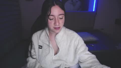 Snapshot of andrea_ramoss_ chatting on 03.12.25 Andrea Ramos online show from 03.12.25