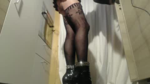 Snapshot of andreacum chatting on 12.28.24 Andrea online show from 12.28.24