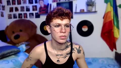 Snapshot of andreewwolffman chatting on 03.10.25 Andrew online show from 03.10.25