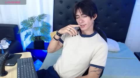 Snapshot of andreey50 chatting on 11.19.25 Andrey online show from 11.19.25