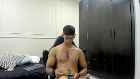Snapshot of andres_stud chatting on 05.11.26 andres_stud online show from 05.11.26