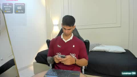 Snapshot of andres_stud chatting on 05.18.26 andres_stud online show from 05.18.26