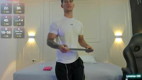 Snapshot of andres_stud chatting on 05.19.26 andres_stud online show from 05.19.26