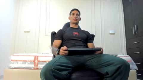 Snapshot of andres_stud chatting on 05.26.26 andres_stud online show from 05.26.26