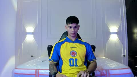 Snapshot of andres_stud chatting on 06.18.26 andres_stud online show from 06.18.26