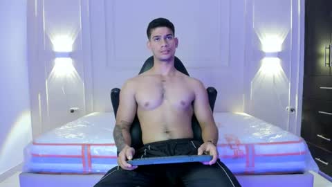 Snapshot of andres_stud chatting on 06.20.26 andres_stud online show from 06.20.26