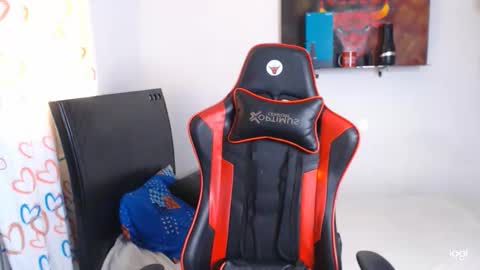 Snapshot of andres_white chatting on 11.05.25 Andres white online show from 11.05.25