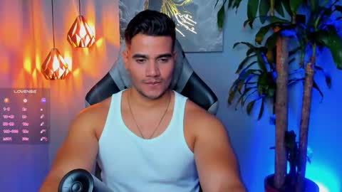 Snapshot of andresfiit chatting on 10.29.25 Andres online show from 10.29.25
